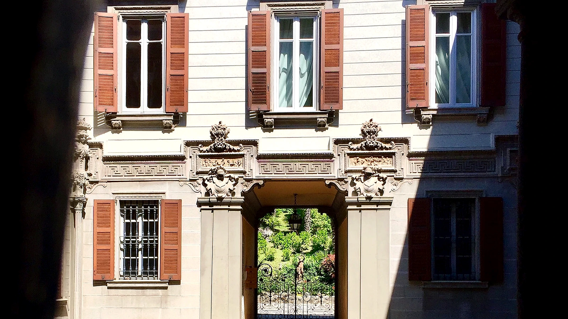 Estate Manager vs House Manager: What Is the Difference?